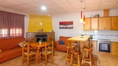 Chalet in Camarillas photo 8