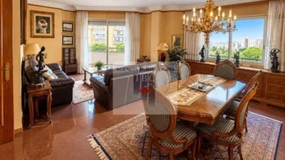 Apartment in Ensanche photo 2