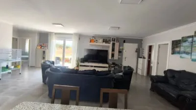 Chalet en Camarillas photo 10