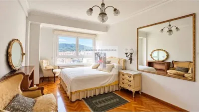 Apartment in Ensanche photo 9