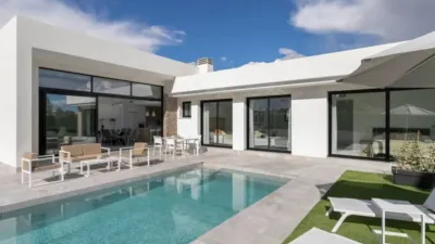 Chalet on Calle Urba Coto Rinales, 270 photo 2