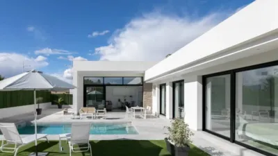 Chalet on Calle Urba Coto Rinales, 270 photo 3