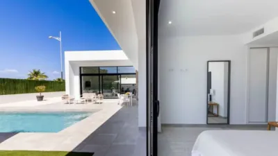 Chalet on Calle Urba Coto Rinales, 270 photo 40