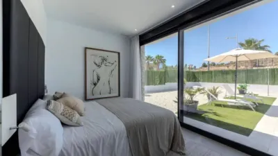 Chalet on Calle Urba Coto Rinales, 270 photo 33