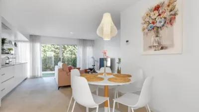 Pis – Torrevieja, Urbanización Los Balcones - Més