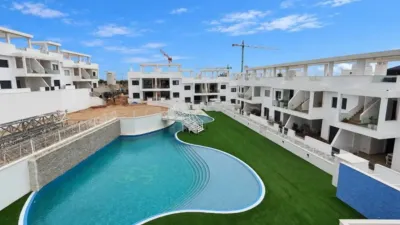 Pis – Torrevieja, Urbanización Los Balcones - Vista 3