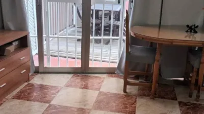 Apartment for sale in Fuengirola, 33.00 m2 plus 10.00 m2 terrace, 1 bedroom, living room, bathroom with shower tray, 1st floor. Excellent location. Possibility of parking space for rent. Contact us and we will accompany you to view it. At Mike's Home Real , we work at the service of the client to offer the best properties for sale and rent. In compliance with RD of the Junta de Andalucía 218 photo 2