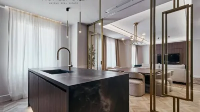 Apartment in Listing photo 3