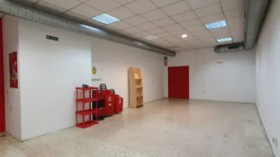 Local comercial en alquiler en Ensanche - Más