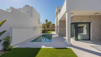 Villa in Golf Bahía Urbanization photo 6