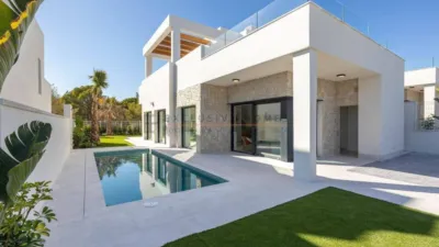 Villa in Golf Bahía Urbanization photo 9
