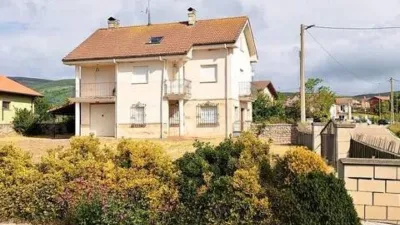Chalet in Barrio de la Costana photo 2