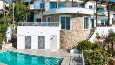 Chalet in La Fustera photo 3