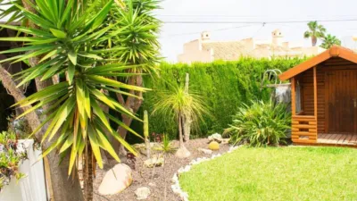 Casa – Orihuela, Urbanización La Regia, Urbanización La Zenia II - Més