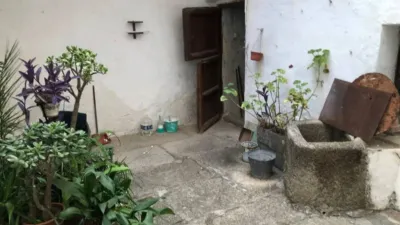 Rustic house on Rafael Chaparro Street photo 10