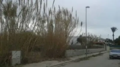 Terreno en venta en Carrer Riu de la Sènia - Más
