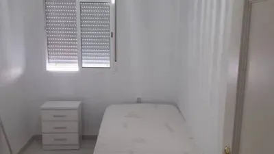 Piso en alquiler en Calle del Cerro Muriano, Tiro de Línea (Distrito Sur. Sevilla Capital) de 900 €<span>/mes</span>