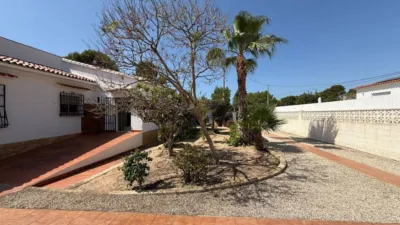 Villa in Urbanizations photo 3