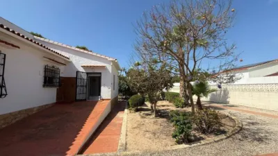 Villa in Urbanizations photo 5