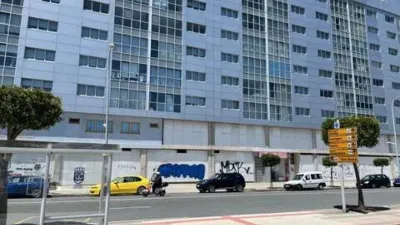 Local comercial en alquiler en Calle La Guardia - Más