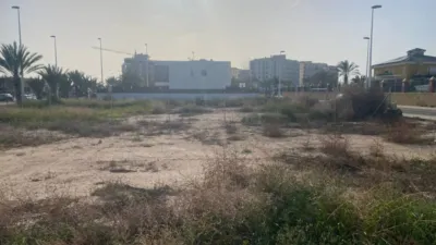 Terreno en venta en El Raval-Puertas Encarnades - Más