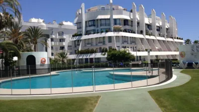 Dúplex en alquiler en Calle de Ramón Gómez de la Serna, 23, Playa de la Fontanilla (Distrito Centro. Marbella) de 11.000 €<span>/mes</span>