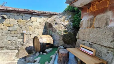 Stone house and wine cellar with . Stone house, with various materials to finish it off. Just 20 metres away there is another stone building, a relaxing spot or a place to enjoy a glass of wine. Most of the house is built into rock, which gives the interior a unique charm. The area surrounding the house and wine cellar is made up of rocks that create an enchanting setting. The rear of the property offers views of the landscape around Leiro. Quiet area, 2km from Leiro, 7km from Ribadavia and 11km from Carballino, surrounded by hiking routes, thermal areas and the Camino de Miñoto. Don’t miss out on seeing it. For more information, our office is located at C/ Progreso 123, 1st floor, Office 2, Ourense (Vila Rejo building), or contact us: by phone at [number] or through the website norz.es. Follow us on photo 5