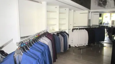 Local comercial en venta en Calle de Ramón y Cajal - Vista 3
