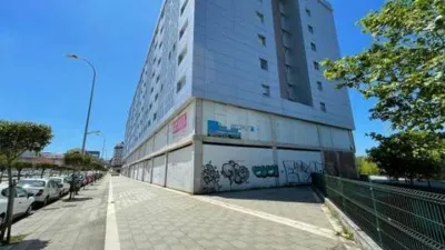 Local comercial en alquiler en Calle La Guardia - Más