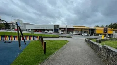 Local comercial en alquiler en Caranza - Más