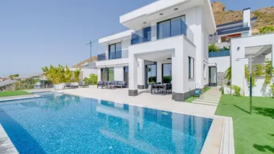 Villa in Golf Bahía Urbanization photo 11