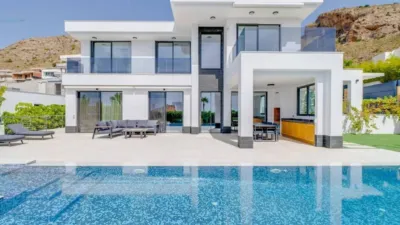 Villa in Golf Bahía Urbanization photo 16