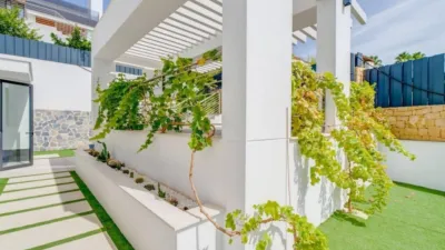 Villa in Golf Bahía Urbanization photo 7