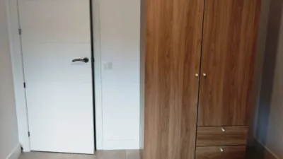 Piso en alquiler en Juan Xxiii-Rochelambert, Juan XXIII-Rochelambert (Distrito Cerro Amate. Sevilla Capital) de 300 €<span>/mes</span>