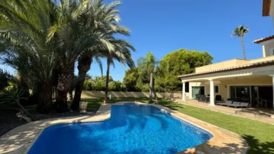 Chalet in Cala Advocat-Baladrar photo 2