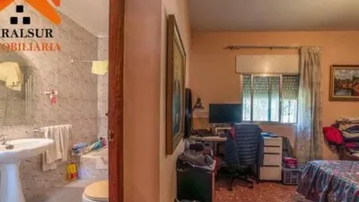 Chalet en venta en Calle Torrequinto No Number, Oromana (Alcalá de Guadaíra) de 349.990 €