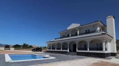Chalet en Camarillas photo 13