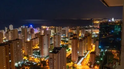 Piso en alquiler en Avenida del Municipio, Poble de Llevant (Benidorm) de 3.850 €<span>/mes</span>