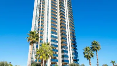 Piso en alquiler en Avenida del Municipio, Poble de Llevant (Benidorm) de 3.850 €<span>/mes</span>