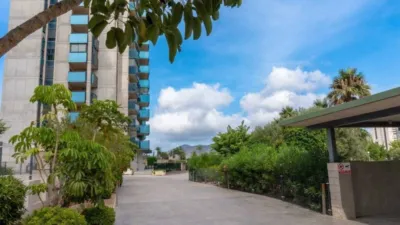 Piso en alquiler en Avenida del Municipio, Poble de Llevant (Benidorm) de 3.850 €<span>/mes</span>