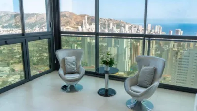 Piso en alquiler en Avenida del Municipio, Poble de Llevant (Benidorm) de 3.850 €<span>/mes</span>