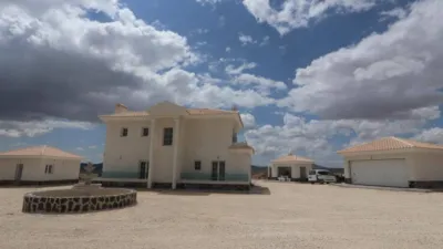 Chalet en Camarillas photo 10