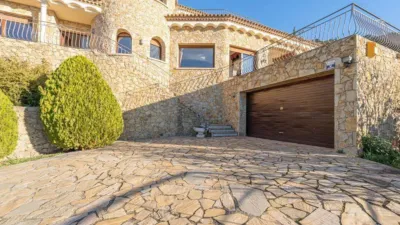 Chalet in Les Torroelles photo 2