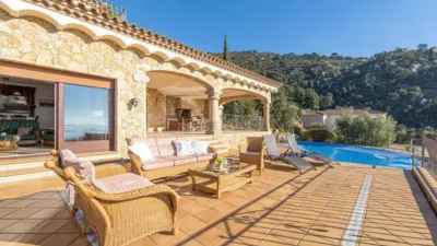 Chalet in Les Torroelles photo 8
