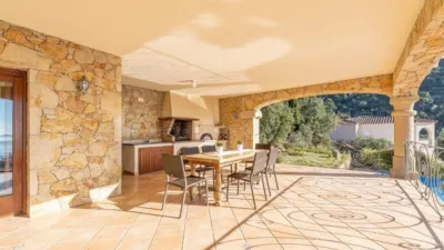 Chalet in Les Torroelles photo 9