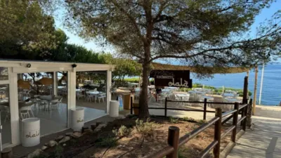 Terreno en venta en Cala Advocat-Baladrar - Más