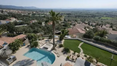Chalet in Les Torroelles photo 4