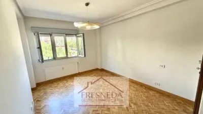 Piso en alquiler en Calle de Guillermo Estrada, Buenavista-El Cristo (Oviedo) de 1.500 €<span>/mes</span>