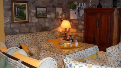 Rustic house in Villaluenga del Rosario photo 9
