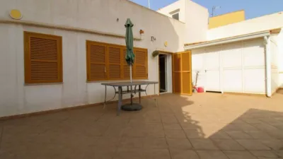 Penthouse + apartment in very good condition, located in one of the most exclusive areas of central Palma, Santa Catalina! This property has a surface area of 195m2 + terrace of 35m2 and is distributed as follows: entrance hall, large living room with access to a balcony, spacious dining room, independent kitchen with a large built-in wardrobe (possibility to convert into an open-plan kitchen with access to the dining room) and exit to the laundry room and pantry, 4 double bedrooms with built-in wardrobes and 2 full bathrooms. It also features an independent apartment on the fourth and last floor of the building, perfect for enjoying year-round on the terrace with family and friends or for giving independence to your children! This apartment is very well insulated and consists of a living/sleeping room with kitchen and pantry, full bathroom and a large terrace with storage room. The property is equipped with AC/CC cold/heat in all rooms, spotlight lighting, interior and exterior wooden joinery, and ceramic tile flooring. Located on the third floor without elevator, one flat per floor (3 neighbors in total) and community fees of 35. Includes a parking space in the adjacent building with easy access. Don't miss the opportunity to live in a stately home with many possibilities in a privileged area of Palma de Mallorca! Call us to request a visit; we will be happy to assist you![IW] photo 40